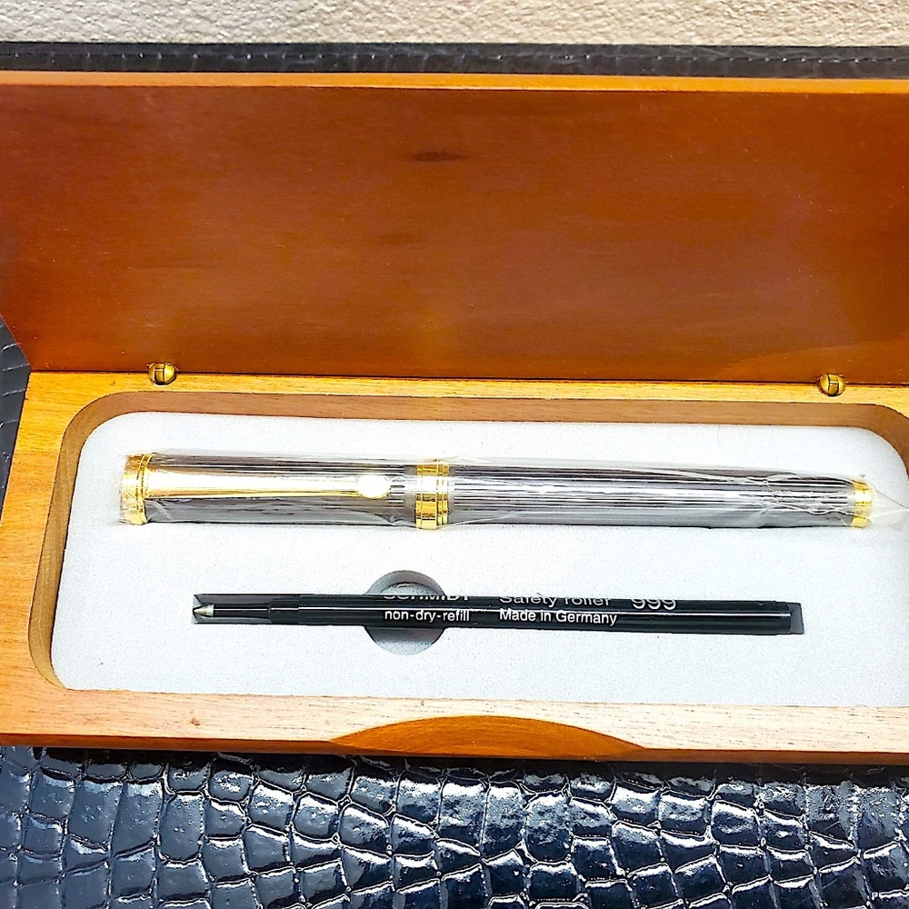 Sharper Image Gun Metal Gray Vertical Striped Gold Tone Accents Roller Ball Pen.
